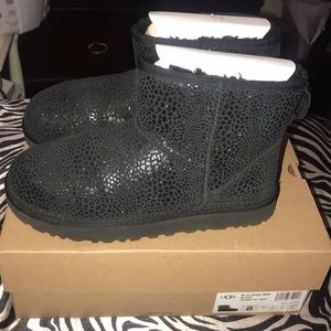 Classic Mini Glitzy Uggs Size 8